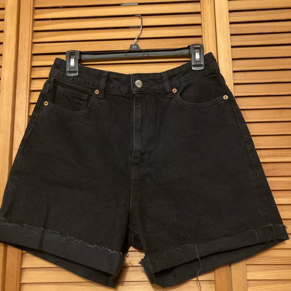 NWOT H&M High Waisted Black Denim Shorts